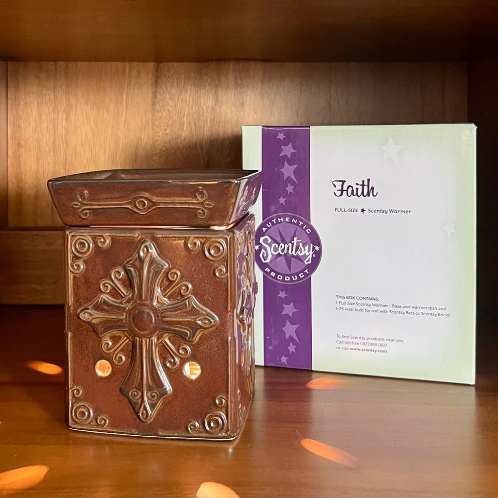Scentsy Full Size Faith Cross Wax Warmer New in Box